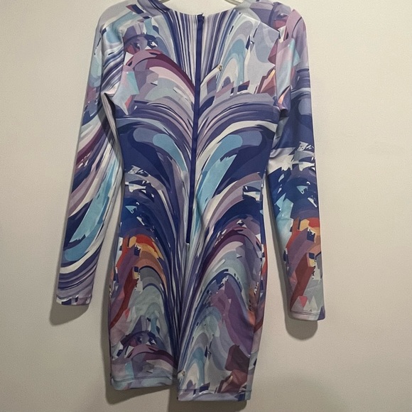 BEBE Bodycon Long Sleeve Swirled Fitted Dress - Picture 4 of 12